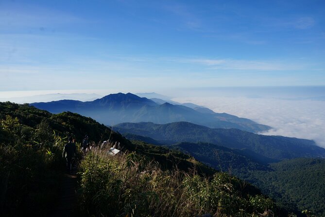 2- Days in Doi Inthanon National Park - Day 1: Ban Kat market snacks and the Karen coffee break