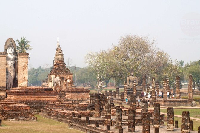4 Days Tour of Chiang Mai and Chiang Rai - Day 1 in Chiang Mai: airport transfer, check-in, then Khantoke dinner