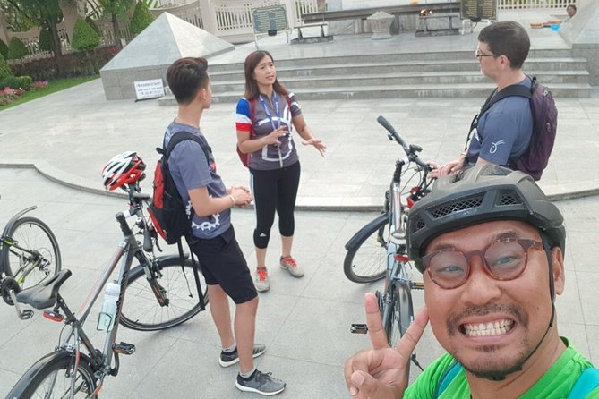 4-Hour Evening Bike Tour of Old City Chiang Mai - Getting set up at Discova Day Tour Shop (and what you actually ride)