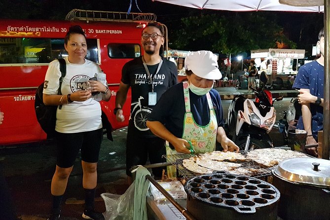 4-Hour Evening Bike Tour of Old City Chiang Mai - Chiang Mai Gate Night Market street food tasting that ends the tour the right way
