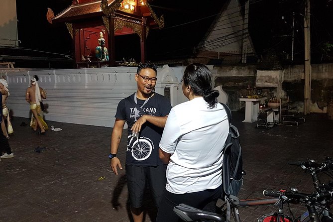 4-Hour Evening Bike Tour of Old City Chiang Mai - Why the 5:30 pm start changes everything in Chiang Mai old town