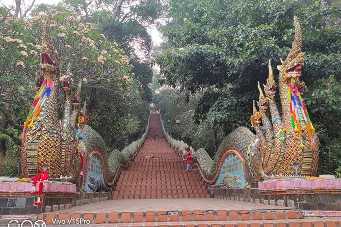 4 top temples in Chiangmai & Chiangrai. (Private day trip) - Lunch, time on the road, and staying comfortable for the whole day