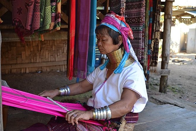 7 Days Trip Discover Northern Thailand - Day 7: Wat Rong Khun White Temple, Mae Khachan Hot Spring, and Bor Sang Umbrella Village