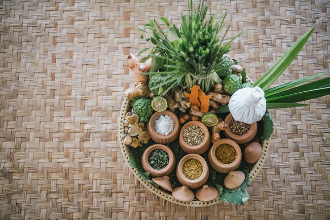 90 mins of Relaxing Foot and Back with thai balm or Oil - Timing in Chiang Mai: opening hours and how to plan
