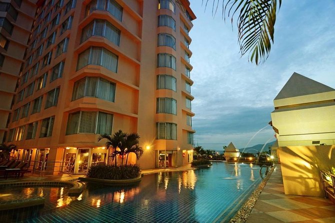 Amazing 1 Night accommodation in Old Town Chiang Mai Nearby at Duangtawan Hotel - Tha Phae Gate: old city protection and evening atmosphere