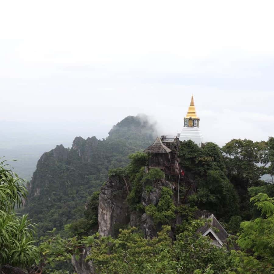 Chang Mai: Unseen in Thailand Wat Chaloemprakiat Lampang - Wat Chaloem Phra Kiat, also called the Sky Pagoda