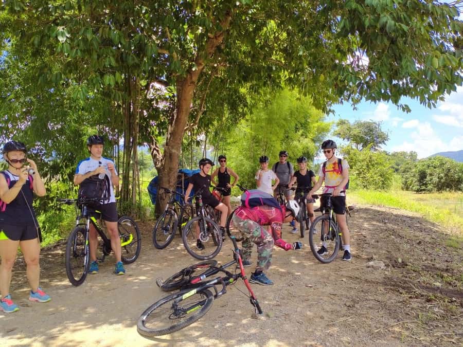 Chiang Mai: 25km Leisure Mountain Biking & Jungle Kayaking - Lunch at a river-adjacent restaurant, with veg and vegan handled