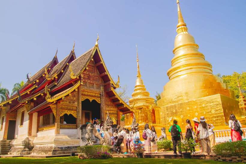 Chiang Mai: 3 Hour Old City and Temples Guided Walking Tour - Walking the Old City: Why this route works