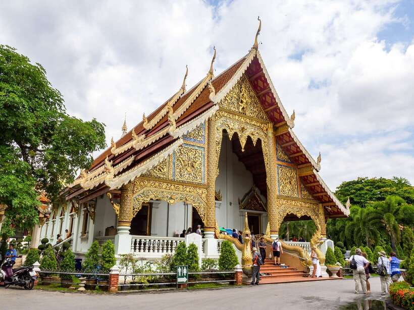 Chiang Mai: 3 Hour Old City and Temples Guided Walking Tour - Wat Phan Lao and the quieter worship spaces