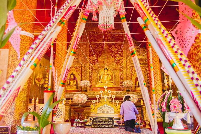 Chiang Mai: 3 Hour Old City and Temples Guided Walking Tour - What to wear and bring for smooth temple visits
