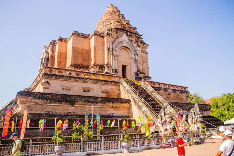 Chiang Mai: 3 Hour Old City and Temples Guided Walking Tour - Entrance fees and value for $16