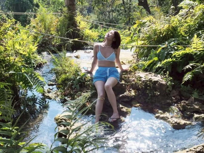 Chiang Mai: Afternoon Bua Tong Sticky Waterfall by Red Taxi - Climbing the waterfall rocks: what the “sticky” hike feels like