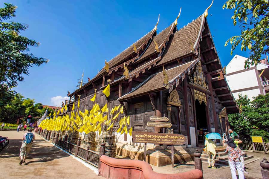 Chiang Mai: Ancient Temples Guided Spanish Tour - Practical tips so temples and the market feel easy