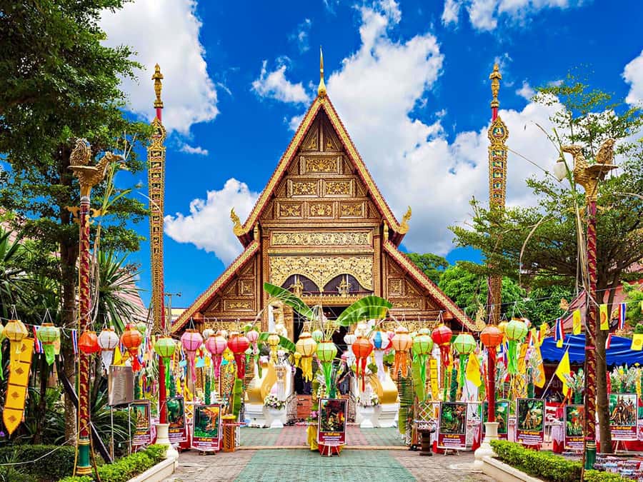 Chiang Mai: Ancient Temples Guided Spanish Tour - Wat Chedi Luang: the giant chedi and the Emerald Buddha connection