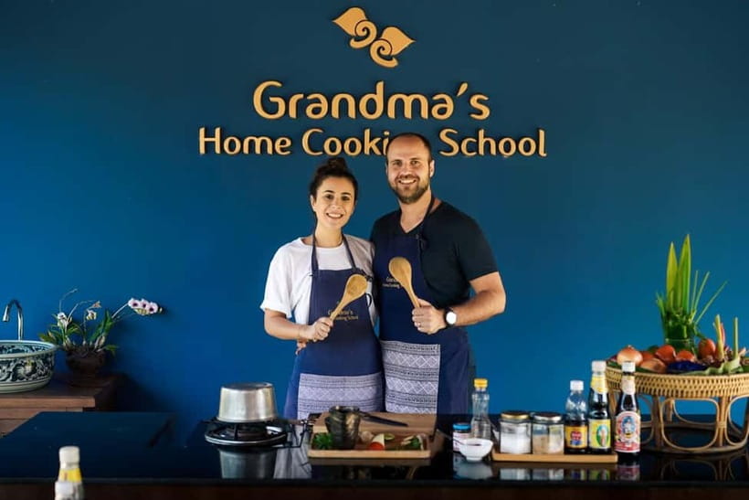 Chiang Mai: Authentic Cooking Class with Market & Farm Visit - Instructors, language, and what makes the class feel smooth