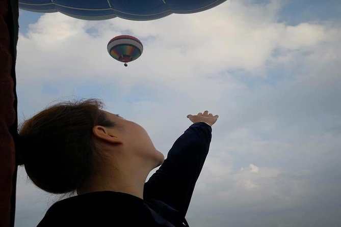 Chiang Mai Balloon Adventure: Classic Basket Balloon Ride - Landing and breakfast: champagne celebration and coffee break included