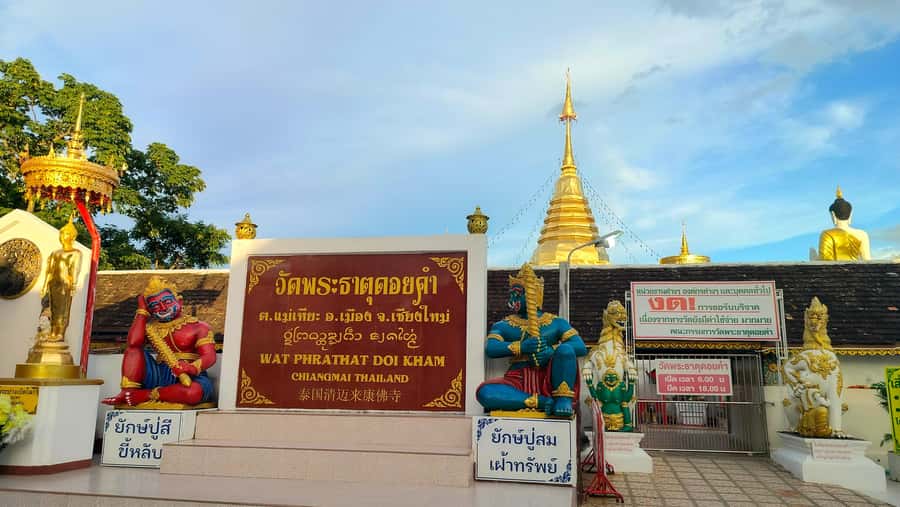 Chiang Mai: Bamboo Rafting and Wat Phra That Doi Kham - What the tour includes, and where it makes sense financially