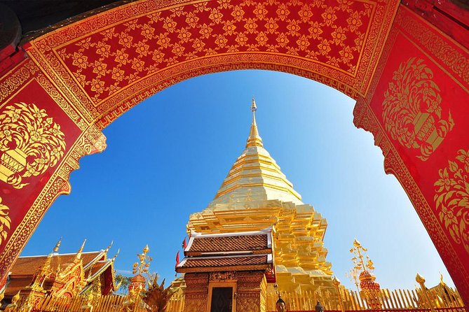 Chiang Mai Best City Tour with Doi Suthep, Pha Lat & Chedi Luang - Stop 4: Tha Phae Gate, a city landmark with a founding story