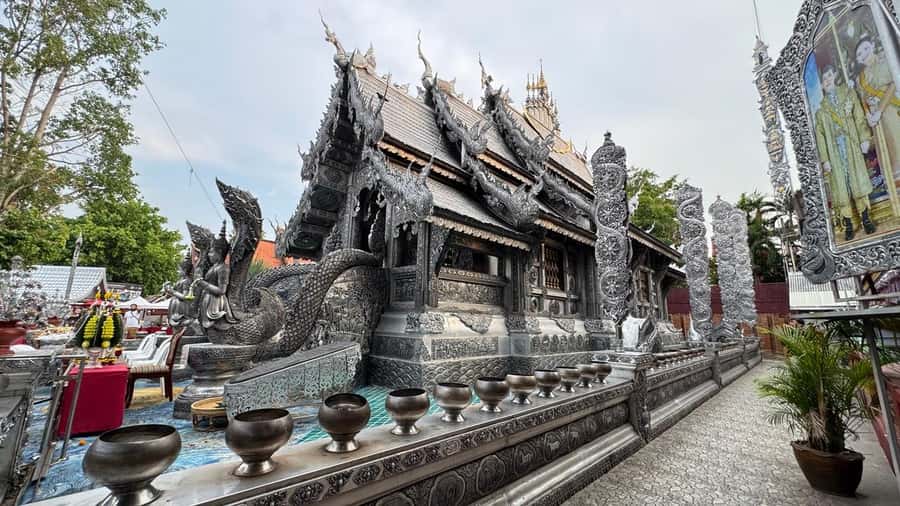 Chiang Mai: Boat Cruise, TukTuk & Songtaew Ride - Tuk Tuk ride to Wat Sri Suphan: a fast cut through the old city