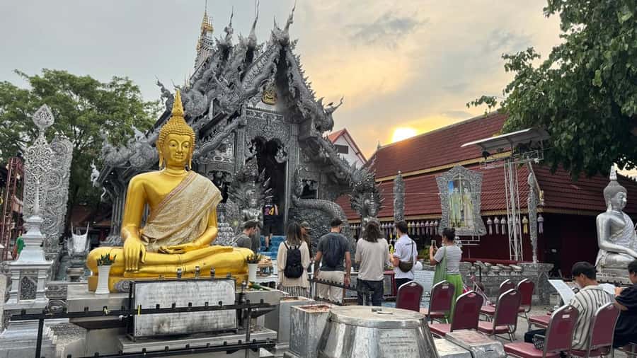 Chiang Mai: Boat Cruise, TukTuk & Songtaew Ride - Wat Sri Suphan: the silver ordination hall in real life