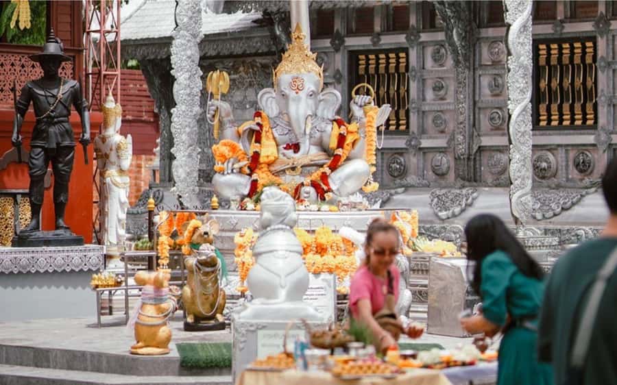 Chiang Mai: Boat Cruise, TukTuk & Songtaew Ride - Songtaew return to your hotel: ending like a local