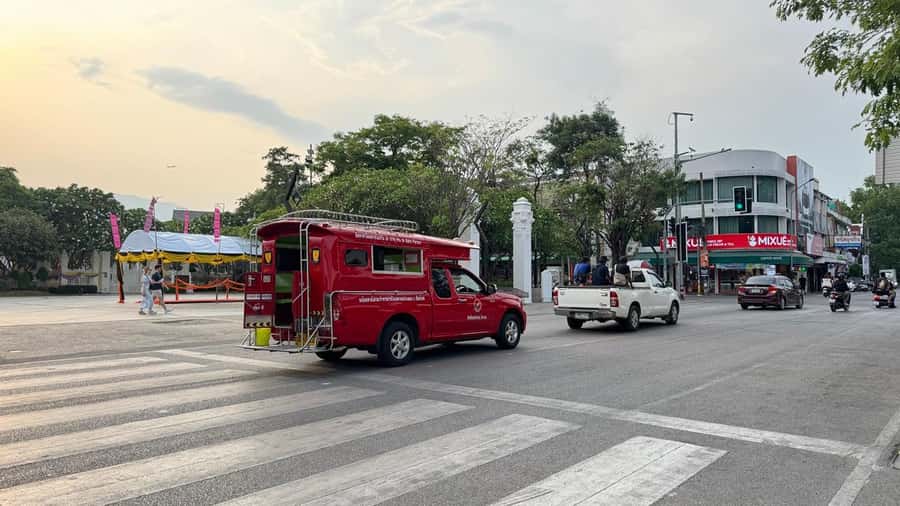 Chiang Mai: Boat Cruise, TukTuk & Songtaew Ride - From your hotel to the pier: the day starts with momentum