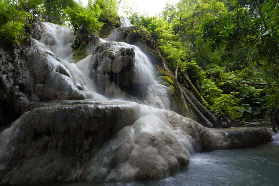 Chiang Mai: Bua Thong Sticky Waterfall & Huge Cave & Buffet - Climbing Bua Thong Sticky Waterfall: 160 meters of four levels