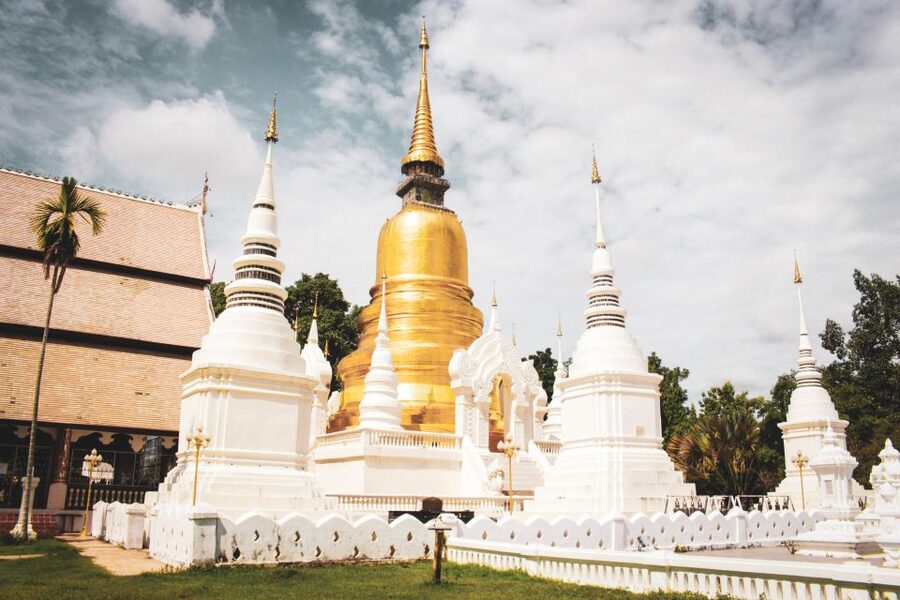 Chiang Mai: Buddhist Almsgiving and Market Tour with Meal - Ton Phayom Fresh Market, Shopping, and Breakfast on Real Thai Time
