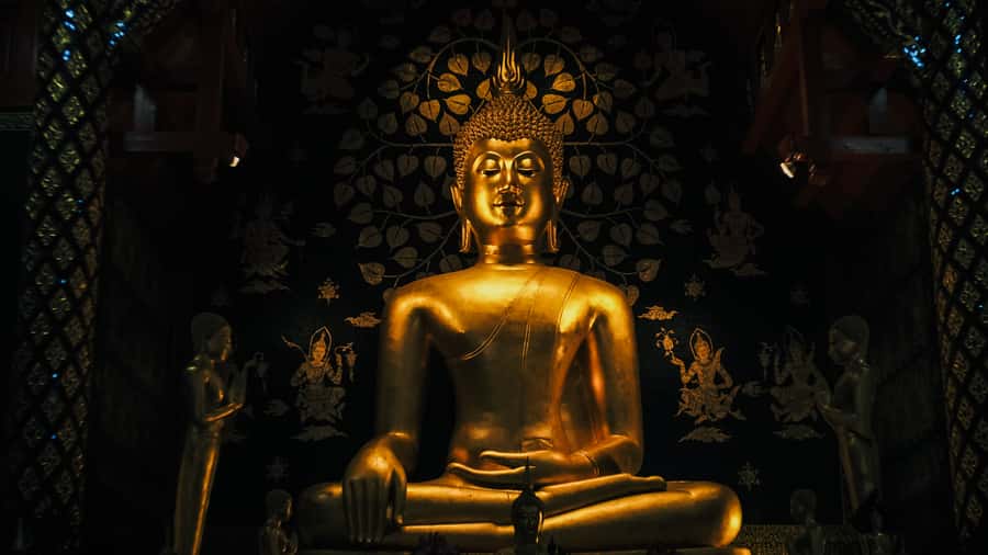 Chiang Mai: Buddhist Almsgiving and Market Tour with Meal - Wat Suan Dok (Flower Garden Temple) and the Golden Relic Pagoda