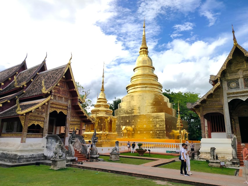 Chiang Mai: Chiang Mai Old City Twilight Walking Tour - Wat Chedi Luang at sunset: the one-hour stop that makes you look harder