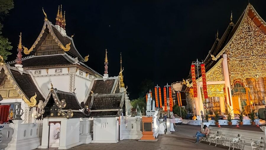 Chiang Mai: Chiang Mai Old City Twilight Walking Tour - Ending at the Three Kings Monument, connecting the royal dots