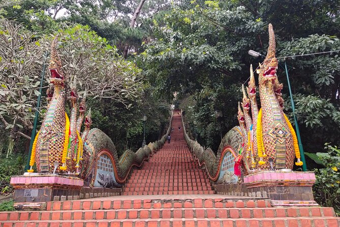 Chiang Mai Chiang Rai 2 day 1 night trip - Blue Temple, Wat Rong Khun, and timing for hot springs