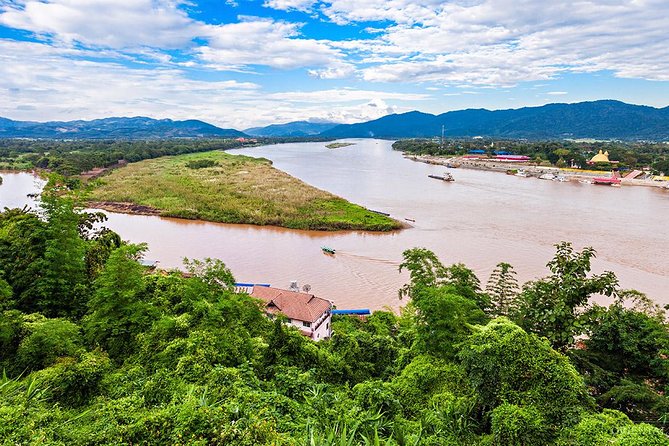 Chiang Mai Chiang Rai 2 day 1 night trip - Than Ton temple, no man-land views, and gift-time in Mae Sai