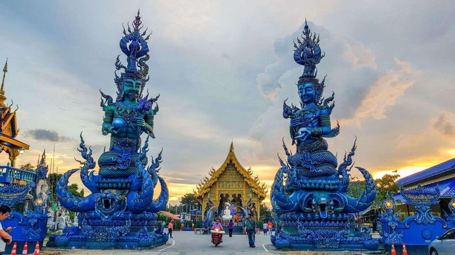 Chiang Mai: Chiang Rai Temples & Black House Discovery Tour - Why This Chiang Rai Day Trip Feels Like Three Different Worlds
