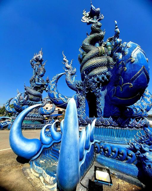 Chiang Mai: Chiang Rai Temples & Black House Discovery Tour - Wat Rong Suea Ten, the Blue Temple: Color, Detail, and the Tiger Connection