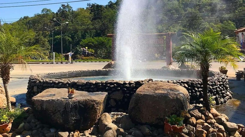 Chiang Mai: Chiang Rai Temples, Golden Triangle & Boat Tour - Golden Triangle: viewpoints that connect three countries, plus Mekong time by long-tail boat