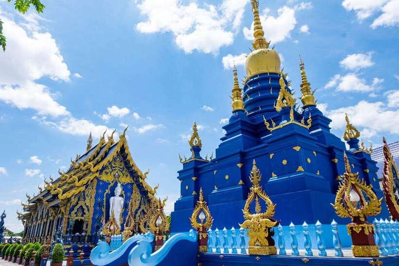 Chiang Mai: Chiang Rai Temples, Karen Tribe and Hot Springs - What to bring, what not to bring, and temple etiquette