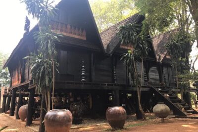 Chiang Rai:White+Black+Blue Temple+Golden Triangle+Boat Trip