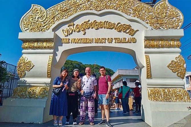 Chiang Mai-Chiang Rai:White+Black+Blue Temple+Golden Triangle+Boat Trip - Golden Triangle: Border Geography in One Viewing Window