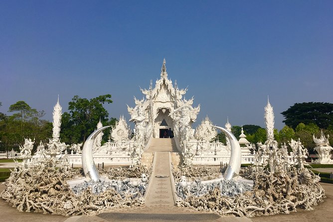 Chiang Mai-Chiang Rai: White Temple-Black Museum-Blue Temple - Chiang Mai to Chiang Rai, The Long Drive Reality Check