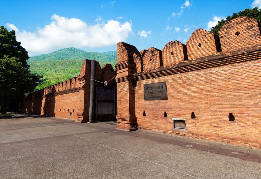 Chiang Mai City Private Tour with Lunch Buffet and Ticket - Hotel pickup in Chiang Mai, plus an airport start option