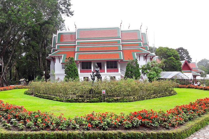 Chiang Mai City, Wat Doi Suthep, Wat Chedi Luang and Wat Pha Lat - Wat Chedi Luang Varavihara: Earthquake, Emerald Buddha, and Naga Steps
