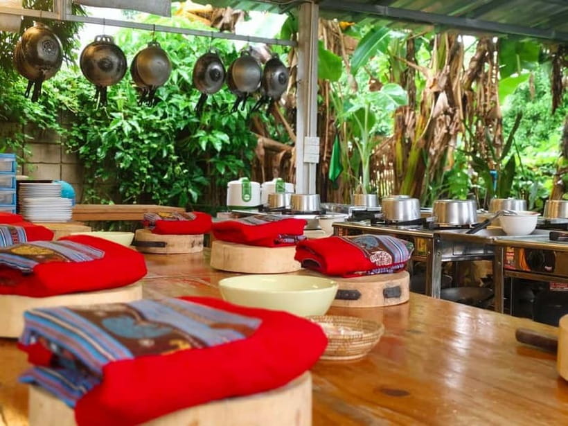 Chiang Mai: Cooking Class, Market & Thai Herbs Garden Tour - Cooking and seasoning: from paste to curry to mango sticky rice