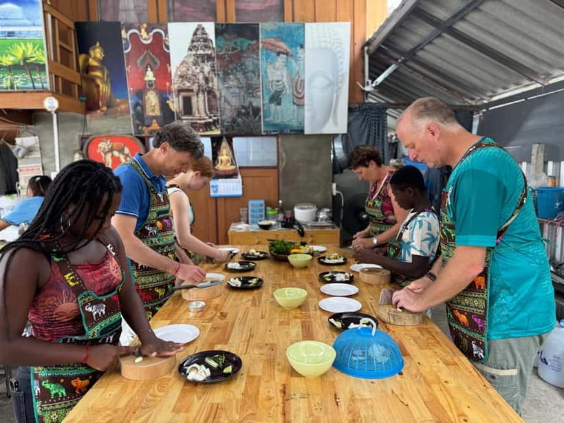 Chiang Mai: Cooking Class with Market and Pickup - Value and price: why $25 can make sense in Chiang Mai