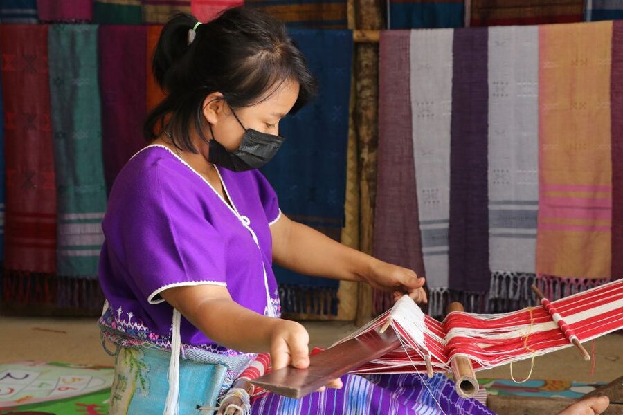Chiang Mai: Doi Inthanon Highlights Small Group Tour - Twin pagodas: viewpoints, gardens, and a visual break from hiking