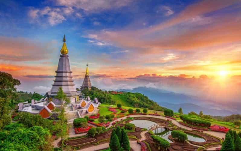 Chiang Mai: Doi Inthanon Park and Pha Dok Siew Hike Day Trip - Twin Pagodas honoring the Thai monarchy, and how weather changes the views
