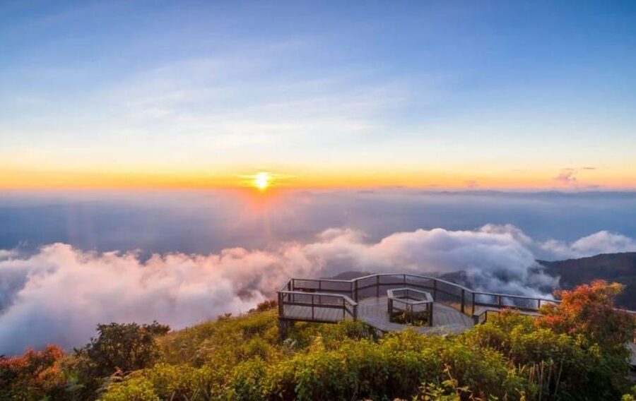 Chiang Mai: Doi Inthanon Park with Kew Mae Pan Hike Day Trip - Hmong hill-tribe village and market: culture you can see up close