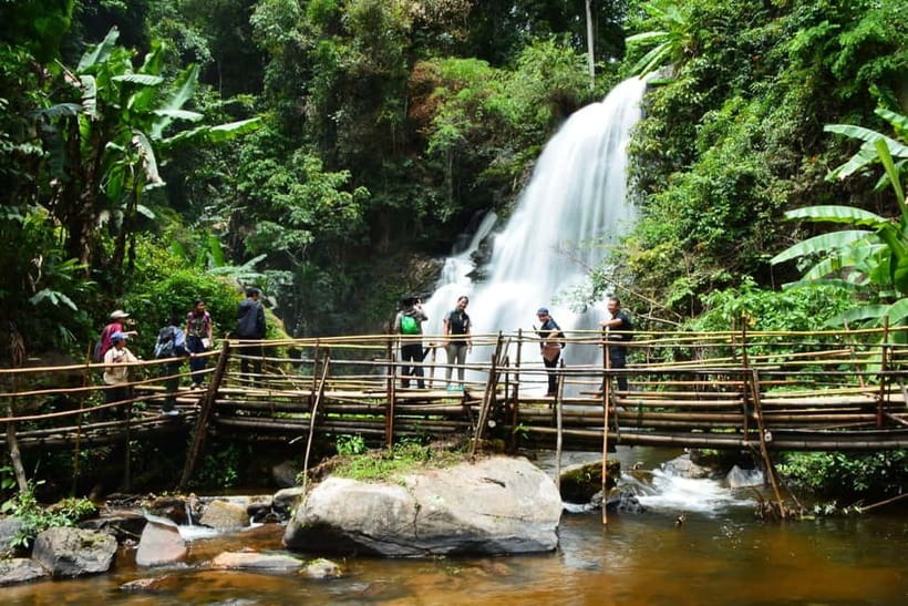 Chiang Mai: Doi Inthanon Trip with Pha Dok Siew Guided Trek - Wachirathan Waterfall: plan for photos, mist, and no swimming