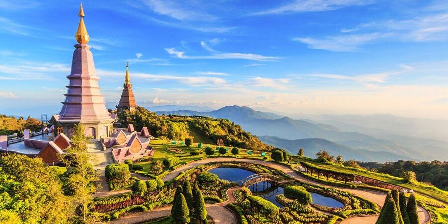Chiang Mai: Doi Inthanon, Waterfalls, & Tribal Villages Tour - King and Queen Pagodas: a cultural stop with real practical rules