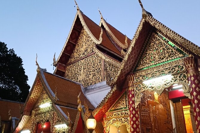 Chiang Mai - Doi Suthep Temple & Wat Pha Lat Hike - How the guide turns steps and walls into real meaning